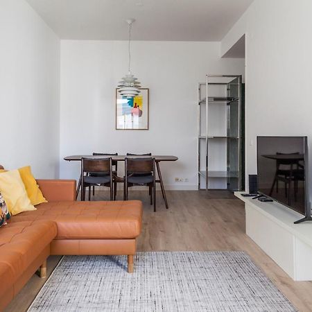 Classy 2Bdr Apartment In Downtown By Lovelystay Lisboa 外观 照片